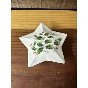 A Season Of Wonder Star Shaped Fine China Trinket Box Christmas Holly In Box